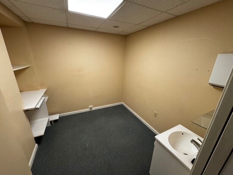 More Photos Of 152 Russell St, Worcester Office Residential For Lease