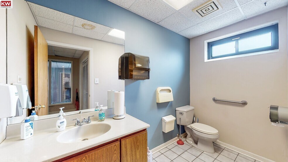 More Photos Of 707-717 N Iowa Ave, Villa Park Office For Sale