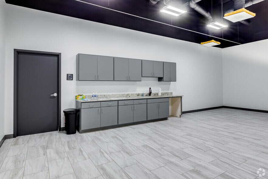 More Photos Of 7720 NW 85th Ter, Oklahoma City Office For Sale