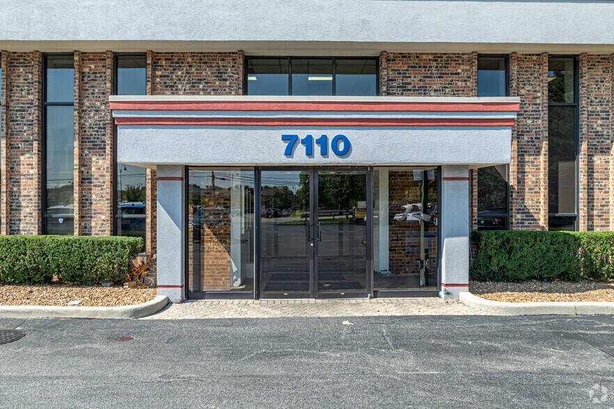 More Photos Of 7110-7130 W 127th St, Palos Heights Medical For Lease