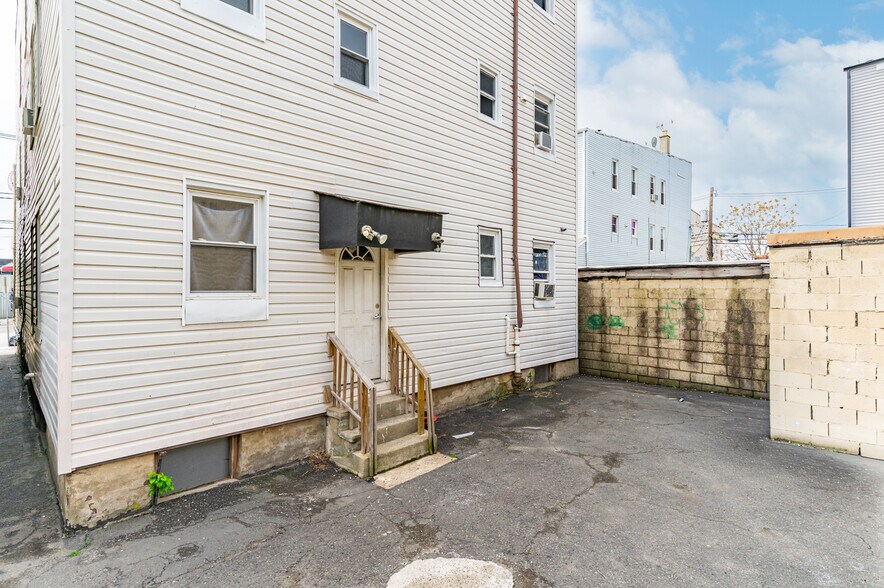 More Photos Of 237 Astor St, Newark Apartments For Sale