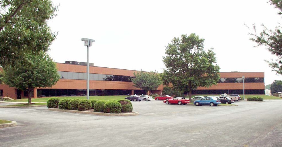 More Photos Of 2555 Kingston Rd, York Office For Lease