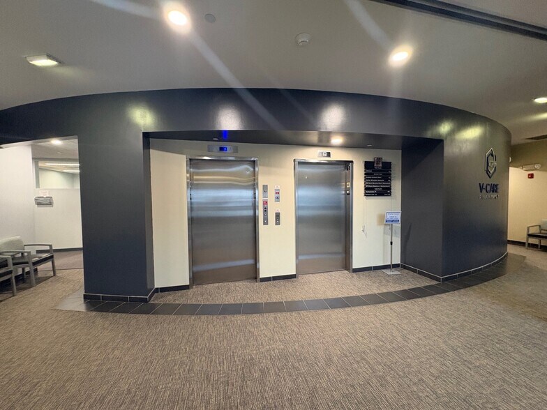 More Photos Of 99 Conifer Hill Dr, Danvers Office For Lease