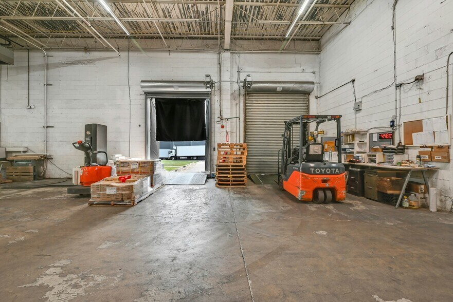 More Photos Of 106 Stonehurst Ct, Northvale Warehouse For Lease