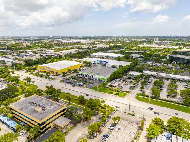 More Photos Of 6500 N Powerline Rd, Fort Lauderdale Warehouse For Lease