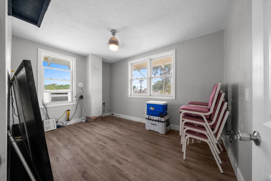 More Photos Of 98 NE 9th St, Ocala Unknown For Lease