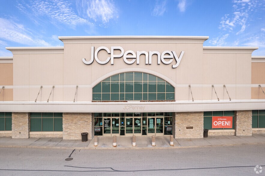 More Photos Of 2940 Commerce Dr, Johnsburg Department Store For Sale