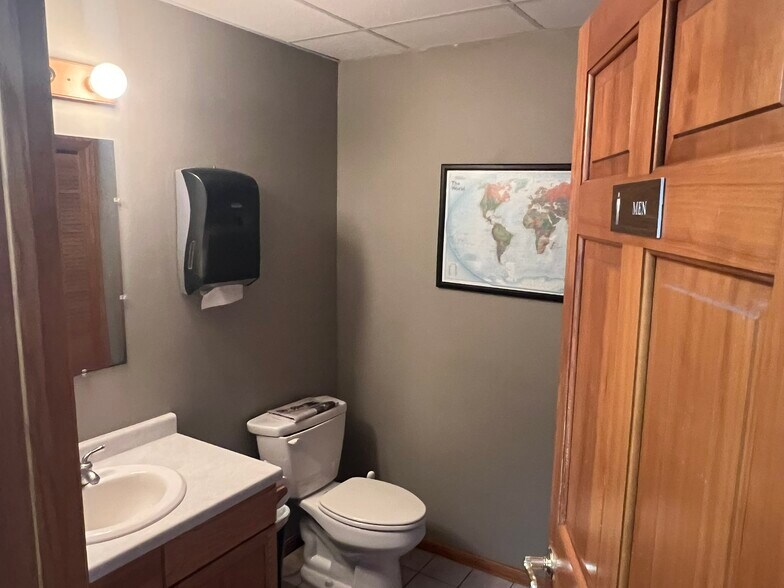 More Photos Of 3095 NW 162nd Ln, Andover Warehouse For Sale