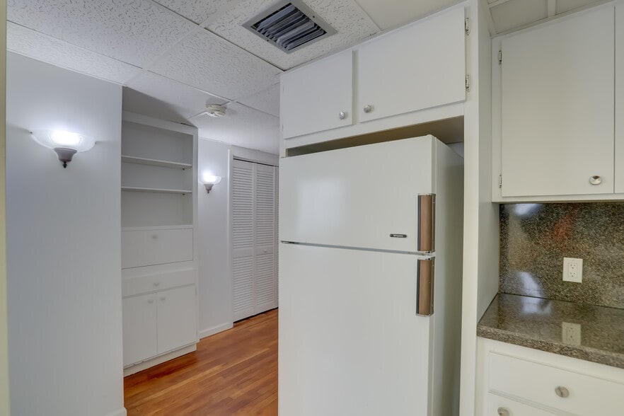 More Photos Of 8 SE 8th St, Fort Lauderdale Office For Sale