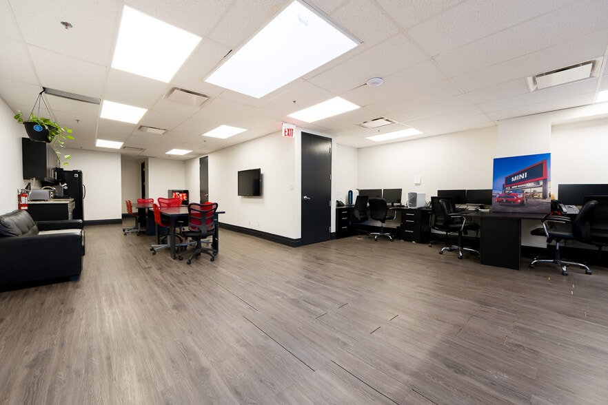 More Photos Of 7015 Tranmere Dr, Mississauga Warehouse For Sale