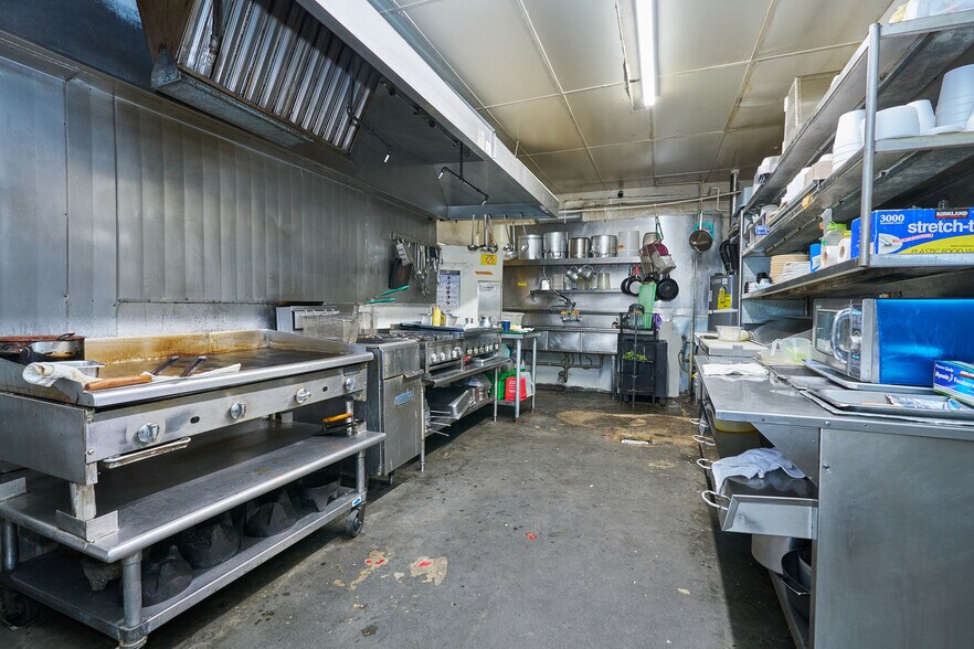 More Photos Of 4067-4075 1/2 Beverly Blvd, Los Angeles Storefront For Sale