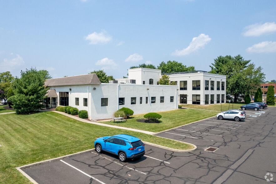 Primary Photo Of 12 Penns Trl, Newtown Medical For Lease