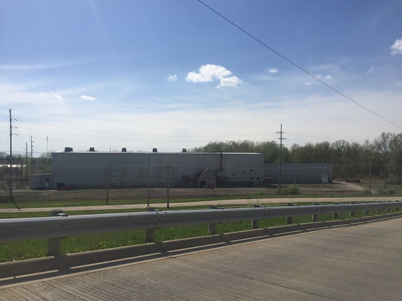 More Photos Of 1152 Elm St, Grafton Manufacturing For Sale