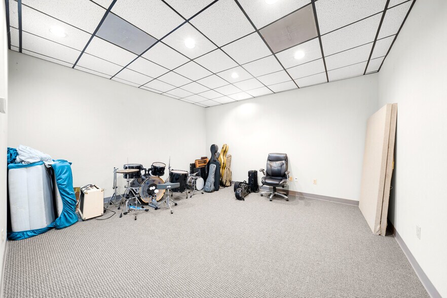 More Photos Of 110 Industrial Dr, Forney Showroom For Sale