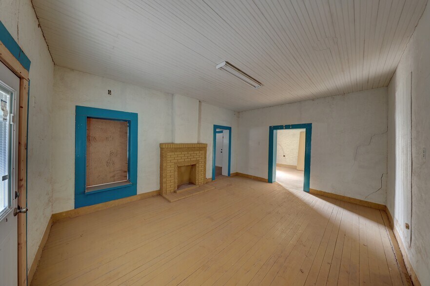 More Photos Of 200 W Murphy St, Alpine Flex For Sale