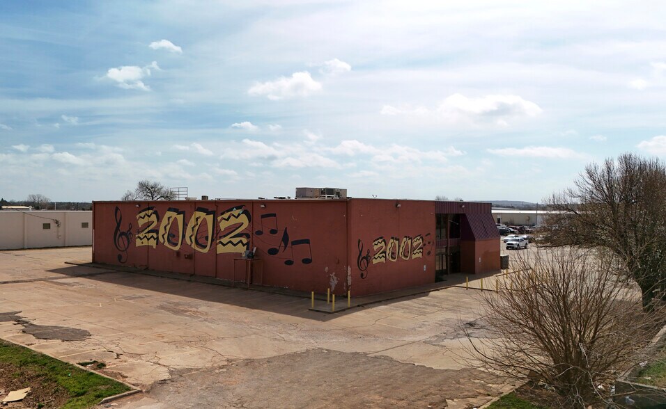 Primary Photo Of 1508 SE 25th St, Oklahoma City Bar For Sale