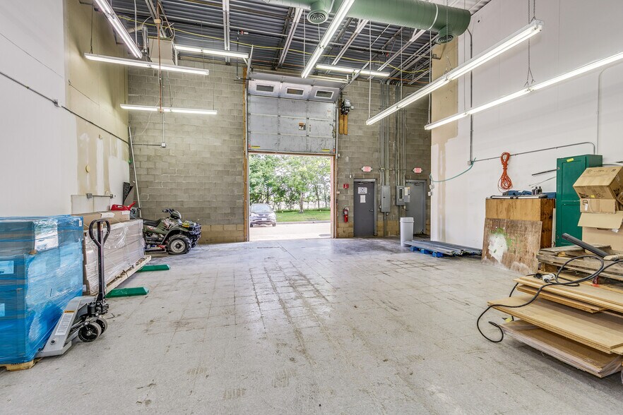 More Photos Of 10220 73rd Ave S, Maple Grove Flex For Lease