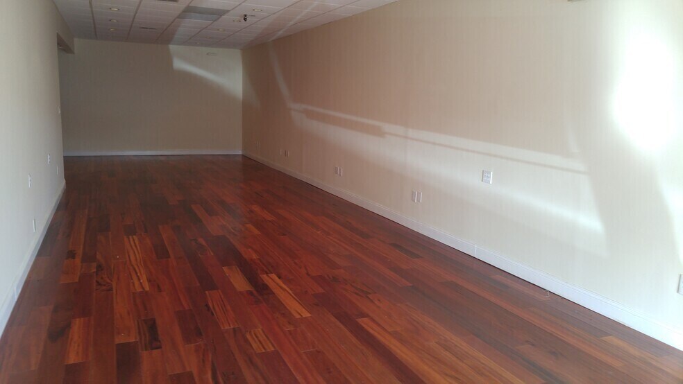 More Photos Of 37 W Putnam Ave, Greenwich Freestanding For Lease