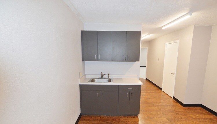 More Photos Of 5351-5355 Brewster St, San Antonio Light Distribution For Sale