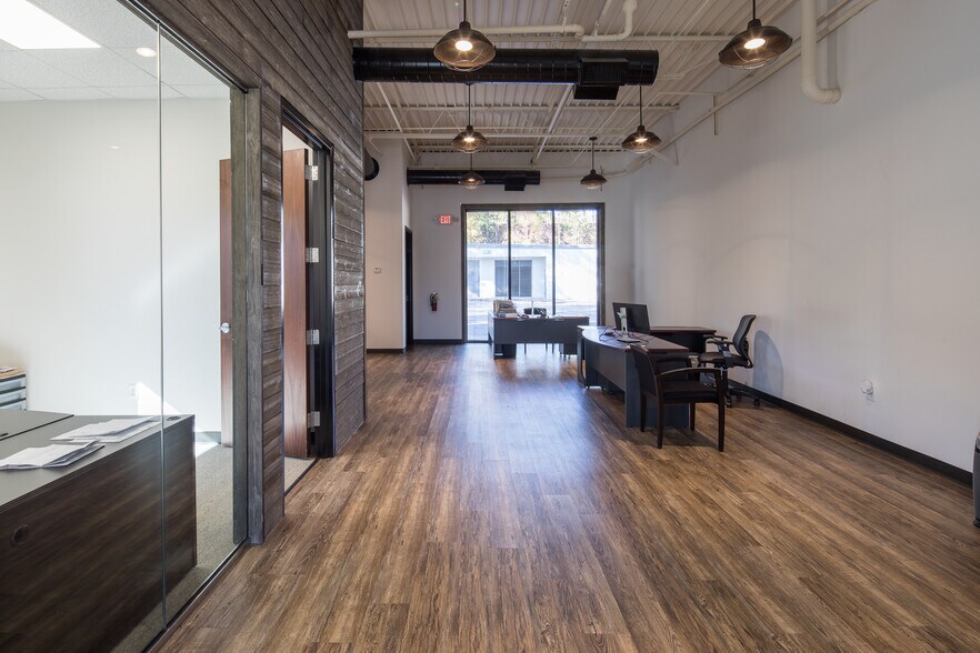 More Photos Of 3000 Northwoods Pky, Norcross Unknown For Lease