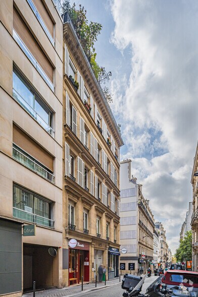 More Photos Of 50 Rue De Miromesnil, Paris Office For Sale