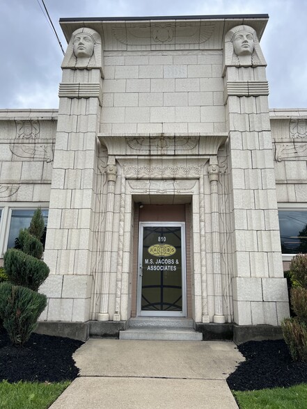 More Photos Of 810 Noblestown Rd, Carnegie Office For Sale