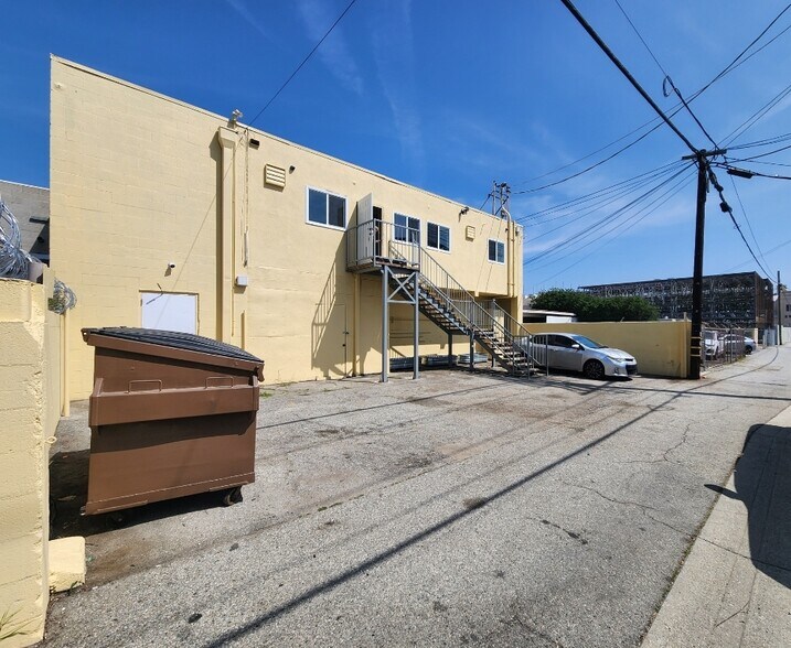 More Photos Of 953 S Raymond Ave, Pasadena Service For Lease