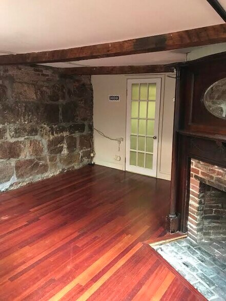 More Photos Of 149 North St, Boston Storefront Retail Residential For Lease