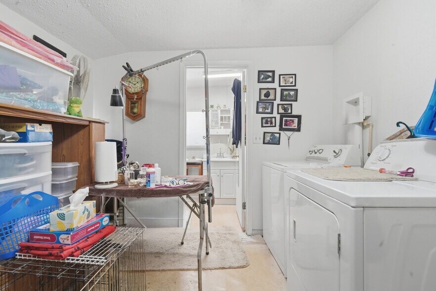 More Photos Of 718 E New York Ave, Deland Specialty For Sale