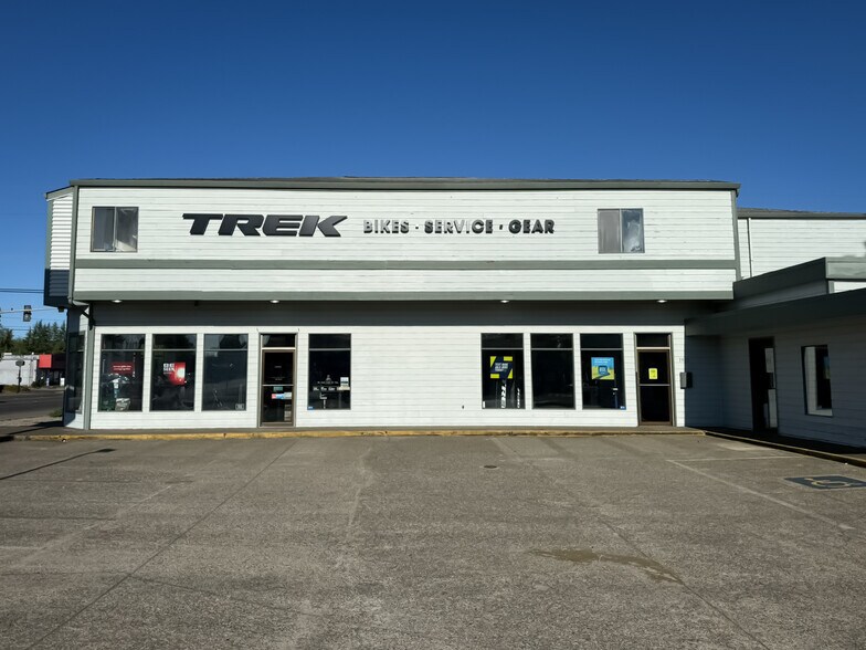 More Photos Of 1900 Harrison Ave NW, Olympia Freestanding For Lease