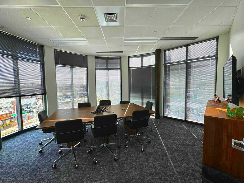 More Photos Of 1942 E 7th St, Charlotte Office For Lease