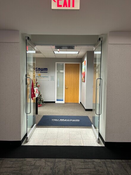 More Photos Of 2250 E Devon Ave, Des Plaines Medical For Lease