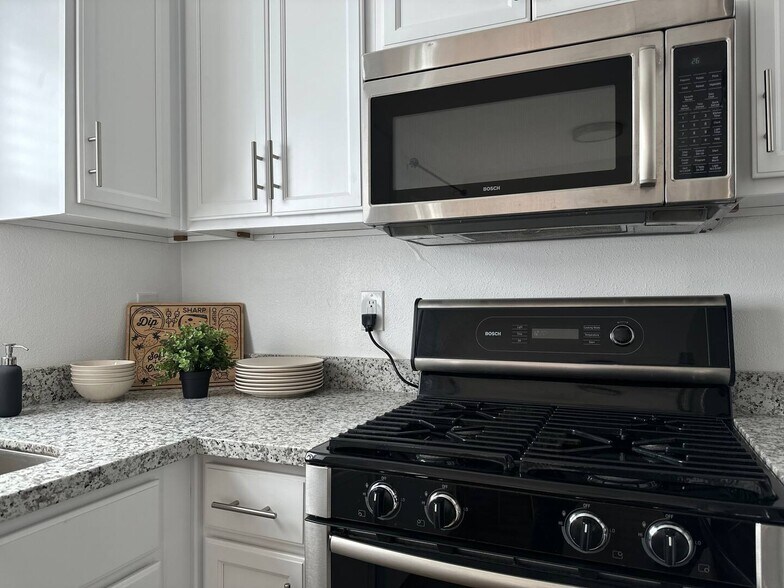 More Photos Of 600 Harbor Blvd, West Sacramento Warehouse For Sale