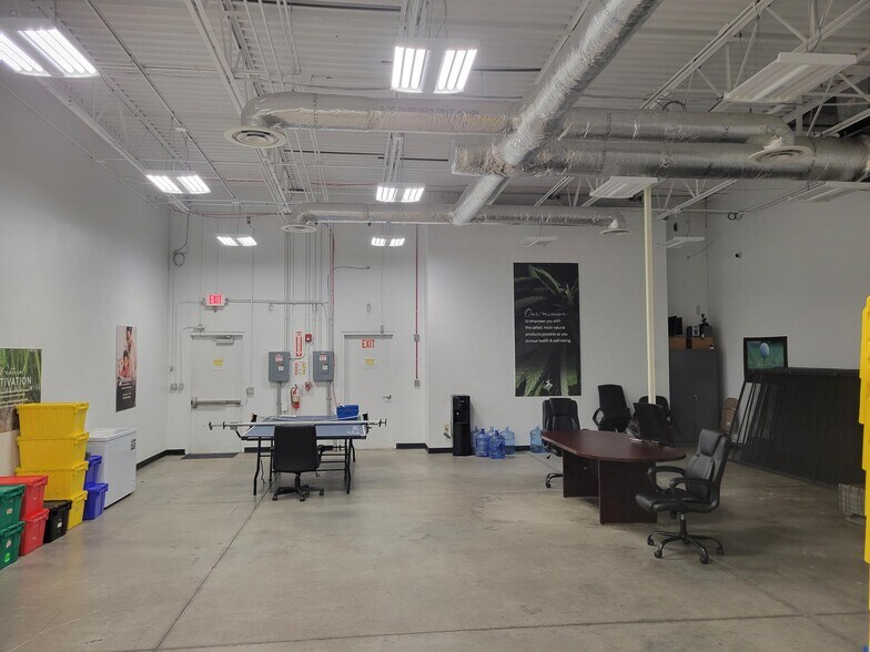 More Photos Of 5570 Lee St, Lehigh Acres Light Manufacturing For Lease