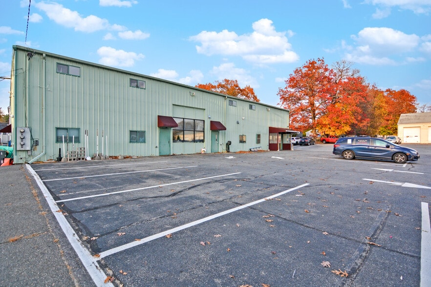 More Photos Of 17 Darrin Rd, Dracut Skilled Nursing Facility For Sale