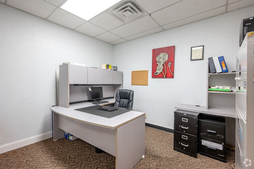 More Photos Of 1210 Metro Park Blvd, Lewisville Distribution For Sale