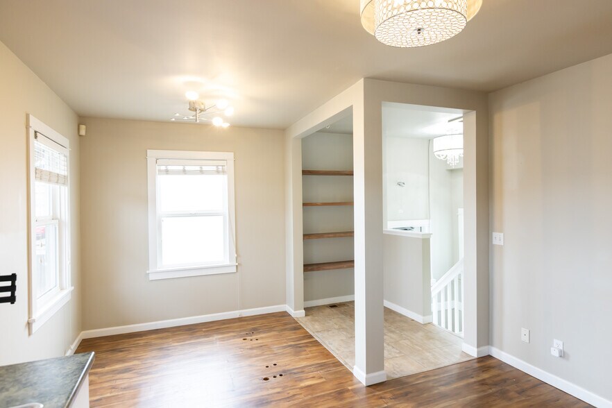 More Photos Of 1215 B St, Hood River Office For Lease