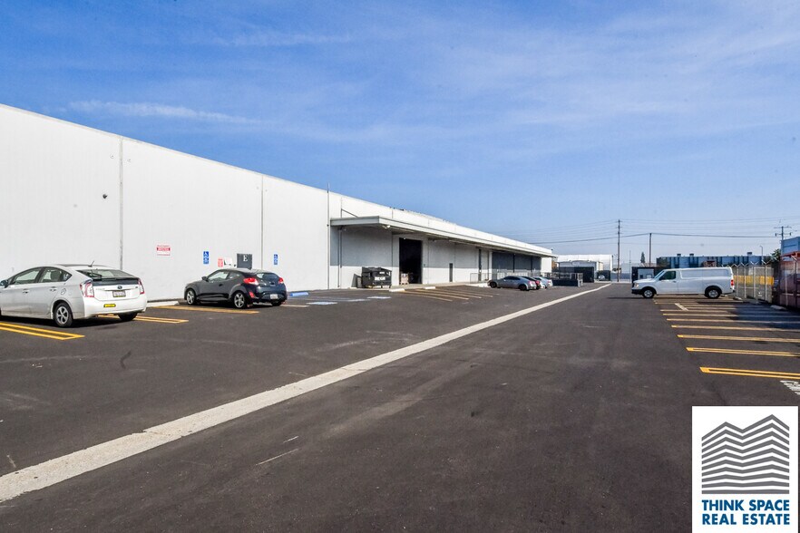 Primary Photo Of 9419 Mason Ave, Chatsworth Manufacturing For Lease