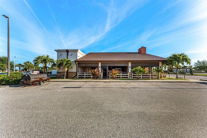 More Photos Of 5490 Stadium Pky, Melbourne Restaurant For Sale