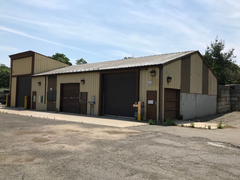 Primary Photo Of 8 Merritt Pl, Norwalk Warehouse For Lease
