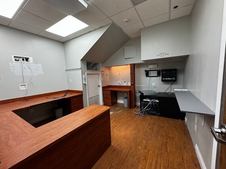 More Photos Of 6151 Pembroke Rd, Hollywood Freestanding For Lease