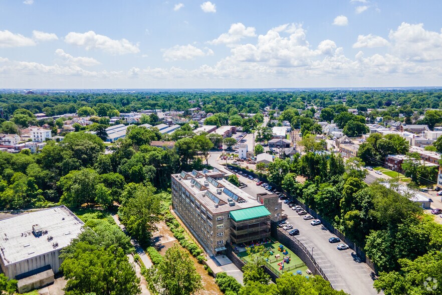 More Photos Of 4 Rockbourne Ave, Clifton Heights Office For Lease