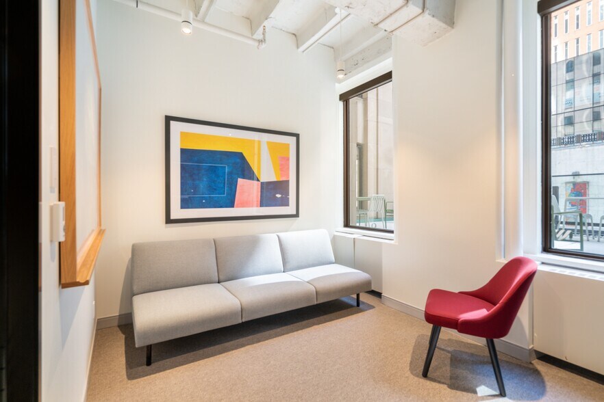 More Photos Of 320 Bay St, Toronto Office For Lease