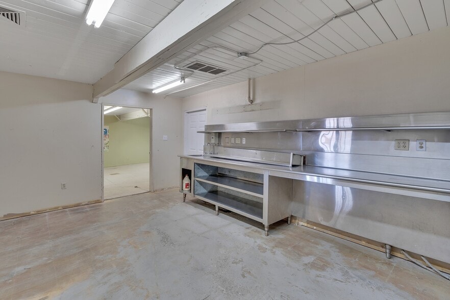 More Photos Of 2124 Thomas R Cannell Rd, Thermal Office For Sale