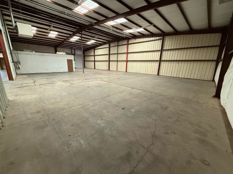 More Photos Of 100 E 9th St, Douglas Warehouse For Sale