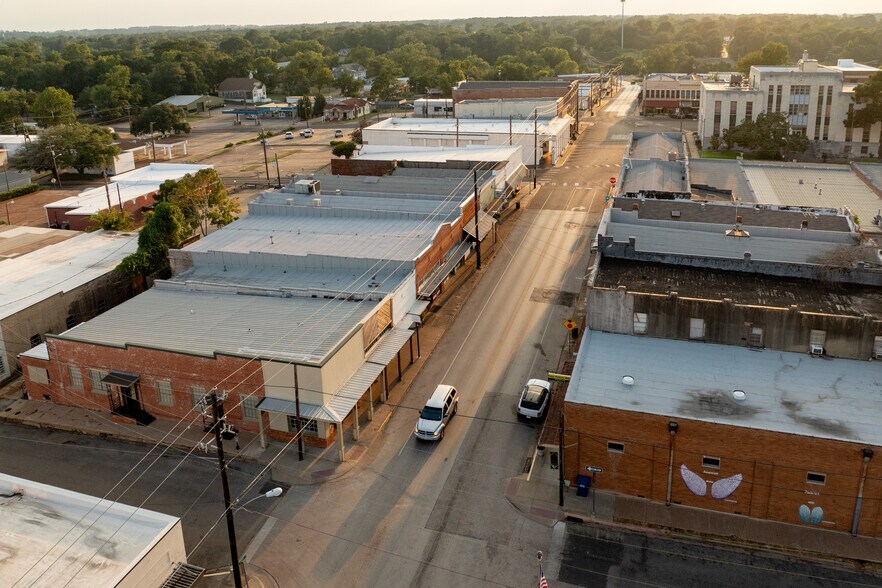More Photos Of 519 E Goliad Ave, Crockett Storefront For Sale