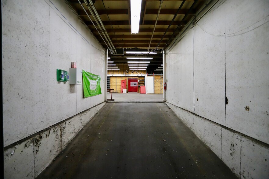 More Photos Of 127 Quality Ln, Rutland Industrial For Sale