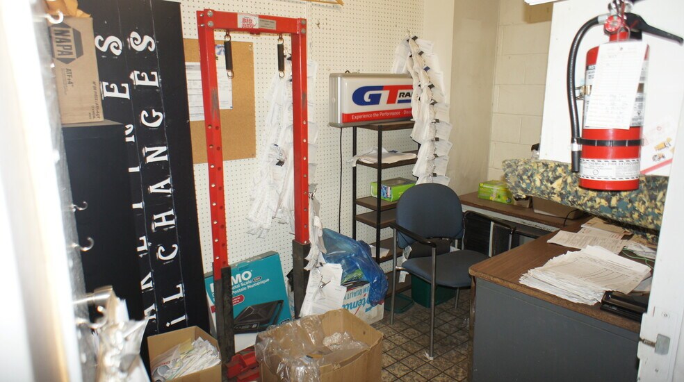 More Photos Of 9145 156 St NW, Edmonton Auto Repair For Sale