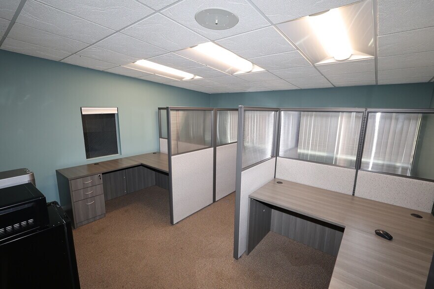 More Photos Of 23119 US Highway 33, Elkhart Storefront For Lease