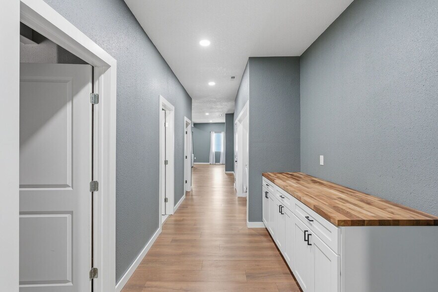 More Photos Of 302 N Main St, Newton Office Residential For Sale